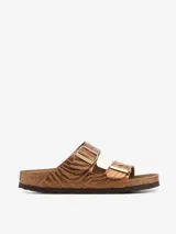 Sandalias de cuero sintético color bronce con estampado de piel de serpiente, doble tira con hebilla metálica ajustable y plantilla anatómica de corcho.
