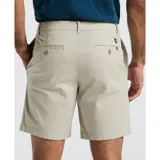 Bermuda color beige, corte chino, largo a la rodilla.