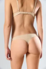 Colaless blanca de algodón con elástico fino en la cintura.