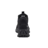 Bota de media caña color negro, con capellada de cuero tipo nubuck deportivo y nylon en malla.