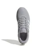 Championes Adidas Lite Racer 4.0, color gris con tres franjas blancas laterales y suela blanca con tecnología Cloudfoam.