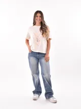 Remera color ladrillo con estampado de olas y texto "Waves of Life" en blanco.