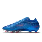 Championes de fútbol New Balance Tekela color azul con detalles en plateado y rojo.