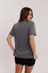Remera gris con diseño gráfico de Nashville y detalles de música.