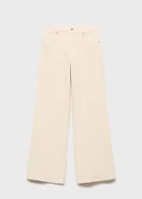 Pantalón de pana color crudo, de tiro medio, corte wide leg y cinco bolsillos.