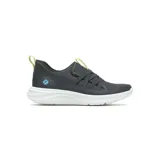 Zapatilla urbana de mujer color gris oscuro, con cordones elásticos cruzados, suela blanca y detalles en verde flúor.