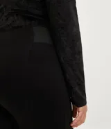 Pantalón legging negro de viscosa con cintura elástica.