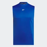 Musculosa deportiva Reebok de color azul brillante, con cuello redondo y corte regular. Presenta el logo Vector de Reebok en blanco en el pecho.