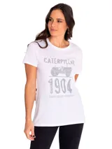 Remera blanca de manga corta con estampado frontal de un tractor antiguo y el logo de Caterpillar.