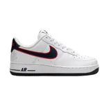 Zapatillas Nike Air Force 1 '07 blancas con detalles en azul marino y rojo.