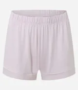 Conjunto de pijama americano compuesto por una blusa de manga corta con cuello solapa y abotonado frontal, y un short con cintura elástica y lazo. El conjunto es liso en color rosa pálido, con vivos contrastantes en el borde de las prendas.