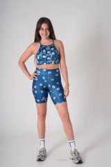 Calza deportiva de tiro alto con estampados originales de Hermod, ideal para actividades físicas.