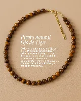 Pulsera elástica con cuentas de piedra natural ojo de tigre de 4mm y detalles de bolitas doradas.