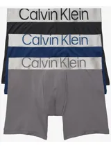 Pack de tres bóxer Calvin Klein Steel Micro, con cintura elástica con logo metálico. Incluye un bóxer negro, uno azul y uno gris.