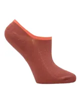 Calcetines invisibles color ladrillo con borde superior naranja y diseño de lunares en relieve.