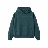 Hoodie oversize color verde oscuro, con capucha y cordones ajustables. Presenta un estampado en la espalda con texto en blanco y un diseño de código de barras.