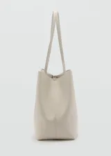 Bolso tipo shopper color beige con efecto piel abatanada, tamaño grande, cierre de gancho, doble asa corta y asa de hombro.