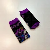 Par de medias negras con puño violeta y diseño estampado de Hawkeye.
