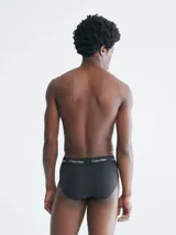 Pack de tres slips negros de algodón elástico con cintura elástica con logo Calvin Klein.