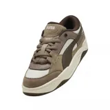 Championes Puma 180 color beige con detalles en blanco.
