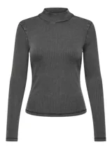 Camiseta negra de cuello alto y manga larga, confeccionada en tejido de punto acanalado.