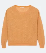 Blusa color naranja de tricot con cuello redondo y mangas largas.