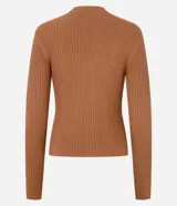 Blusa marrón de punto con cuello alto y manga larga.
