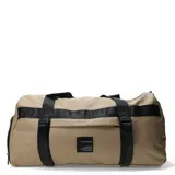 Bolso deportivo tipo duffel bag de color beige, con correas negras ajustables y asas de mano. Presenta un parche rectangular negro con texto blanco de la marca NORTHSAILS en el centro.