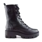 Bota de caña media color marrón, con cordones negros y suela de plataforma track.
