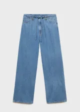 Pantalón de jean celeste de corte wideleg, con cintura elástica ajustable con cordón, cinco bolsillos y trabillas.