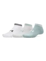 Pack de tres pares de medias Under Armour Essential Low Cut, unisex, de corte bajo. Dos pares son grises con logo blanco y detalles en gris claro, y un par es gris con logo celeste y detalles en celeste.