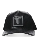 Gorro negro con visera curva y logo cuadrado con diseño geométrico en el frente.