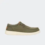 Zapatos de estilo casual en color verde militar, con parte superior de nobuk sintético y suela ligera y antideslizante.