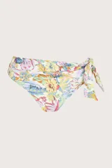 Calzón de traje de baño con estampado floral multicolor, corte clásico, cintura alta y cobertura completa. Presenta un nudo decorativo en el lateral.