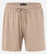 Conjunto de pijama corto para hombre, compuesto por una remera de manga corta con cuello redondo y un short con cintura elástica y cordón de ajuste. El tejido es malla flameada con efecto mezcla en tono verde claro.