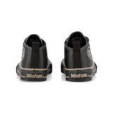 Zapatillas de media caña John Foos modelo 164 Flashback go, reedición del modelo icónico de los años 90. Confeccionadas en cuero ecológico negro con bordado del logo retro, forrería de microcanvas crudo, ojalillera de bronce, cordones chatos de algodón negros y base de caucho vulcanizado negra con doble filete.