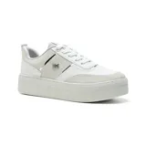 Championes blancos de plataforma con detalles en gris y negro.