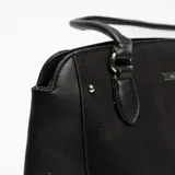 Cartera tipo tote bag color negro, con doble asa de hombro y logo de la marca en el frente.