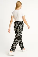 Pantalón babucha marrón con estampado floral en tonos beige, con cintura elástica ajustable con cordón.