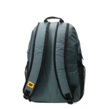 Mochila Caterpillar modelo Tokyo Urban, color verde pino, con compartimento principal de cierre y bolsillo frontal con solapa. Cuenta con bolsillos laterales de malla negra y etiqueta de marca amarilla.