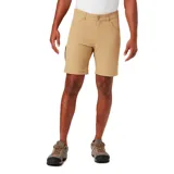 Short color beige de corte recto, con bolsillos laterales y traseros.
