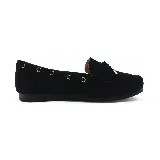 Mocasín azul de gamuza con perforaciones y moño decorativo.