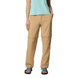 Pantalón de trekking color beige, convertible en short, con tecnología Omni-Shield que repele la humedad y resiste las manchas. Cuenta con cintura cómoda, rodilleras articuladas, bolsillos para las manos, bolsillo de seguridad con cierre, dobladillo ajustable con broche, lazo para herramientas y presillas para cinturón.