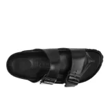 Sandalias Birkenstock Arizona negras con doble tira y hebillas ajustables.