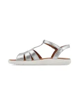 Sandalias plateadas con tiras horizontales y verticales, suela blanca y cierre con hebilla al tobillo.
