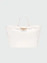 Bolso tipo shopper color marfil con doble asa corta y cierre con broche de madera.