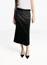 Falda midi negra de poliéster, viscosa y elastano, con cintura elástica y detalle de strass plateado.