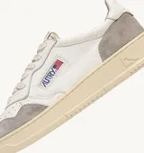 Championes urbanos Autry Medalist, color blanco con detalles en gris y suela color crema.
