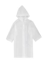 Piloto impermeable transparente con capucha y cierre frontal con botones a presión.