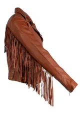 Chaqueta de cuero color marrón con corte entallado, cierre frontal asimétrico con cremallera, cuello con solapas de muesca y flecos decorativos en las mangas.